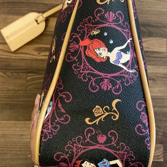 Disney Dooney and Bourke 1/2 Princess Marathon 2017 Purse NWT - Picture 4 of 7